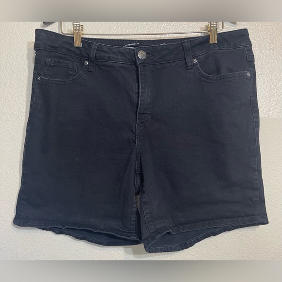 Seven7 Black Denim Weekend Shorts women’s 16 - Picture 1 of 6